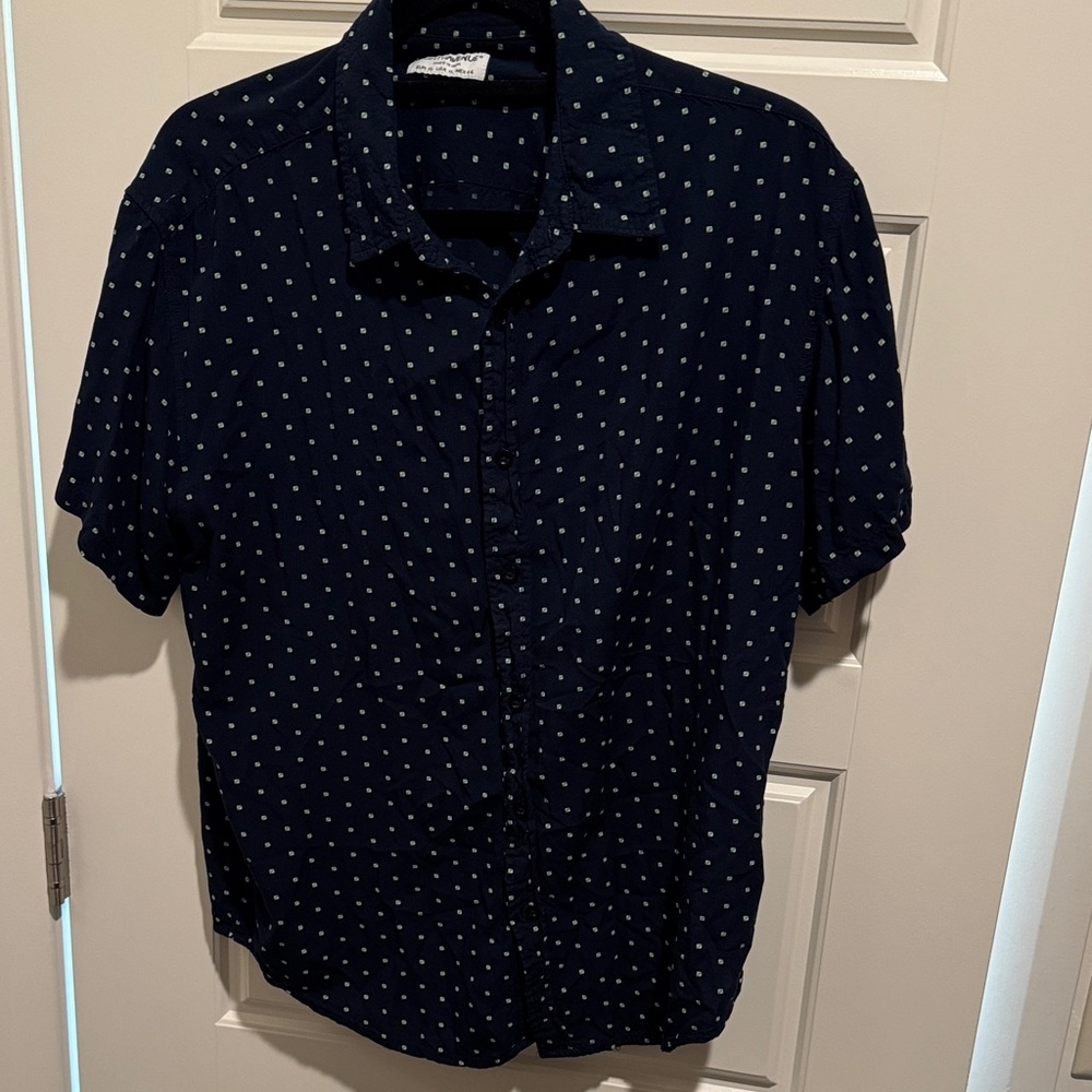 Men's Navy Shirt Fits like a Medium